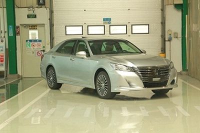 2015 Toyota Crown 2.5L Manual automatic transmission Respectful