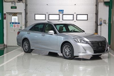 2015 Toyota Crown 2.0T Manual automatic transmission Elite