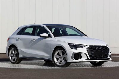 2021 Audi A3 SPORTBACK 35 TFSI 1.4T Dual clutch aggressive and sporty