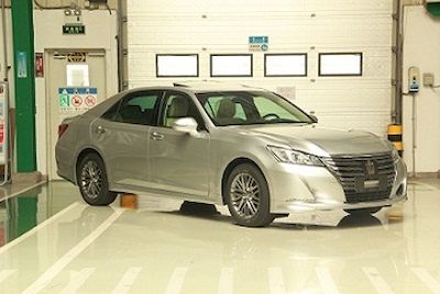 2015 Toyota Crown 2.5L Manual automatic transmission Elite