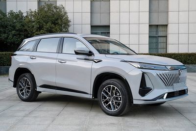 2023 Changan CS75 PLUS 1.5T Manual automatic transmission third-generation two wheel drive luxury model