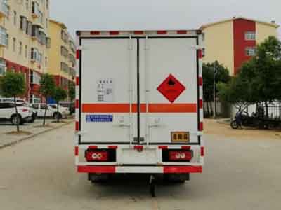 Cheng Liwei  CLW5041XRYB6 Flammable liquid box transport vehicle