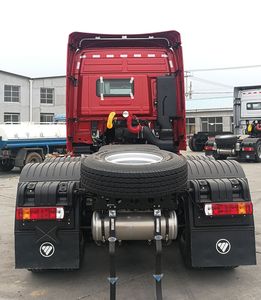 Ouman  BJ4259SMFKBAE Dangerous goods semi-trailer tractor