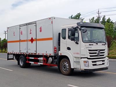 Cheng Li  CL5180XRYE6WX Flammable liquid box transport vehicle