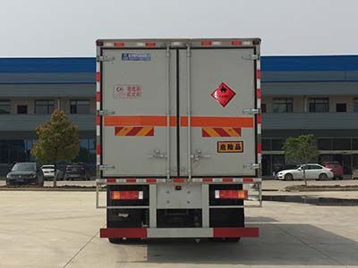 Cheng Li  CL5180XRYE6WX Flammable liquid box transport vehicle