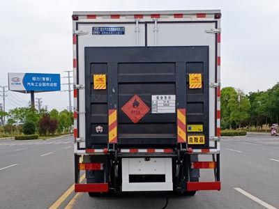 Cheng Li  CL5180XRYE6WX Flammable liquid box transport vehicle