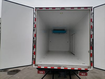 Chatting about work license cars HTL5161XLC6BJ Refrigerated truck