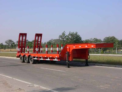 Yuchang YCH9401TDPLow flatbed semi-trailer