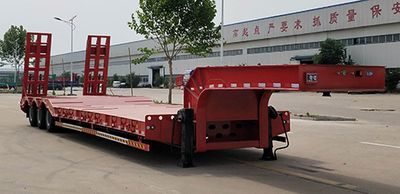 Lu Yunjun Cheng  YJC9401TDP Low flatbed semi-trailer