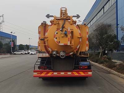 Cheng Li  CL5182GQW6ZH Cleaning the suction truck