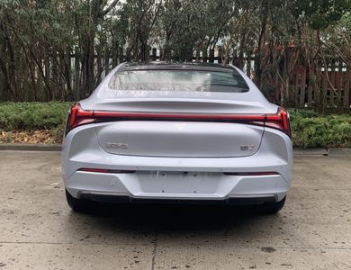 Nezha  THZ7000BEVS404 Pure electric sedan