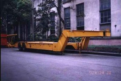 Shuangfan  SS9540 Low flatbed semi-trailer