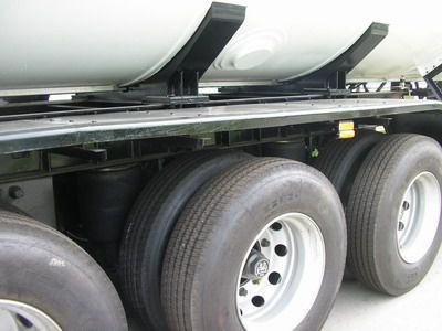 CIMC NTV9400GDYD Low temperature liquid transport semi-trailer