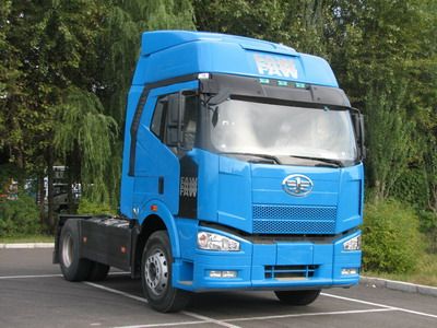 Jiefang Automobile CA4180P66K2E1 Flat head diesel semi-trailer tractor