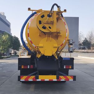 Cheng Li  CL5161GQW6BHQ Cleaning the suction truck