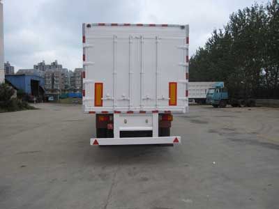 Jilu Hengchi  PG9402XXY Box transport semi-trailer