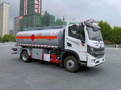 New Dongri  YZR5126GYYE6 Oil tanker