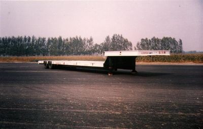 Xunli  LZQ9500 Semi trailer