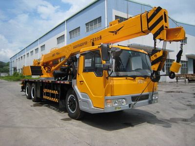 Yue Gong license plate carSGG5170JQZQY12ECar crane