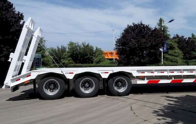 Juntong  JF9400TDP Low flatbed semi-trailer