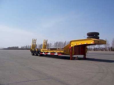 Xiongfeng  SP9400TDP Low flatbed semi-trailer