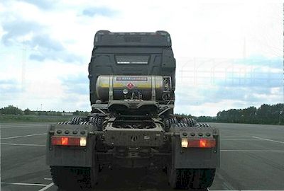 Jiefang Automobile CA4250P66T1A2E22M5 Semi trailer tractor for dangerous goods transportation