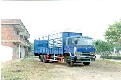 Dongfeng  EQ5252CSGE3 Grate type transport vehicle