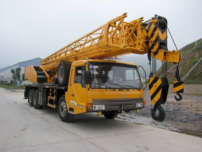 Yue Gong license plate carSGG5281JQZQY25DCar crane