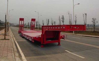 Xinhua Chi THD9400TDPLow flatbed semi-trailer