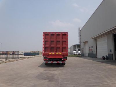 Qingzhuan  QDZ5312ZDJZA35 Compressed docking garbage truck