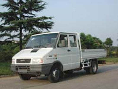 IvecoNJ1046LGSABIveco double row cargo truck