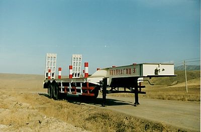 Bogda XZC9380PLow flatbed semi-trailer