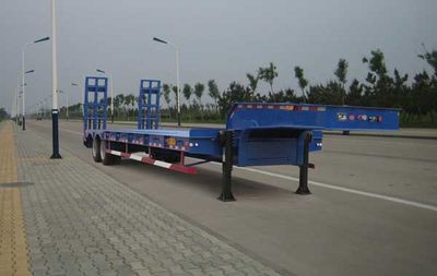 Xinhua Chi THD9351TDPLow flatbed semi-trailer