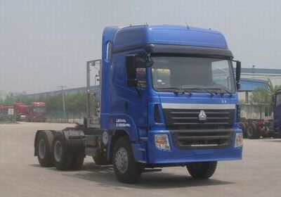 豪运ZZ4255N3845C1LB牵引汽车