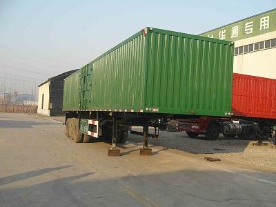 Huaren  XHT9402XXY Box transport semi-trailer