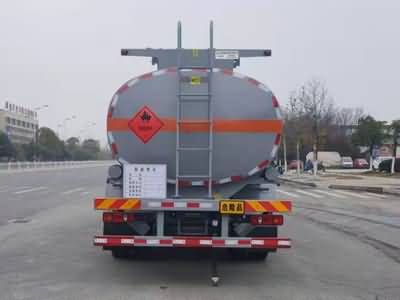 New Dongri  YZR5180GYYD6 Oil tanker