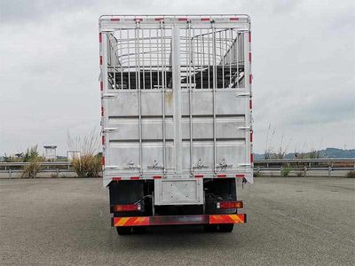 Hyundai  CHM5311CCQKPQ77V Livestock and poultry transport vehicles