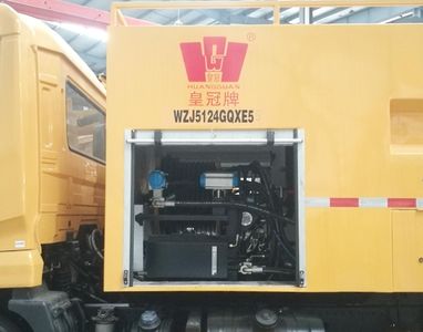 Crown  WZJ5124GQXE5 Cleaning car