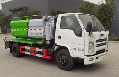 Cheng Liwei  CLW5070GQWJDP Cleaning the suction truck