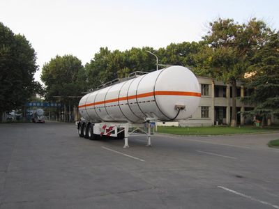 Yutong  YTZ9402GRYD Flammable liquid tank transport semi-trailer