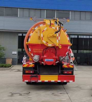 Cheng Li  CL5180GQW6ZH Cleaning the suction truck