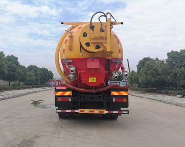 Wanglongwei  WLW5250GQWD Cleaning the suction truck