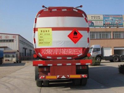 Chuanteng  HBS9400GYY Aluminum alloy oil transport semi-trailer