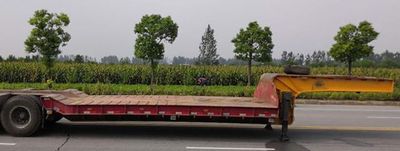 Juntong  JF9341TDP Low flatbed semi-trailer