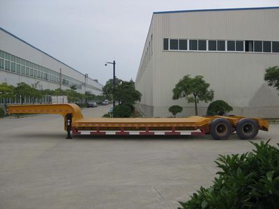 Xinhua Xu  XHX9350TDP Low flatbed semi-trailer