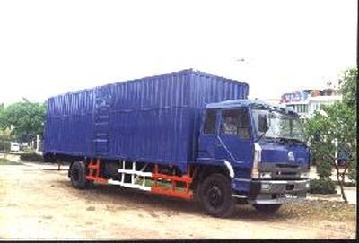 Chenglong  LZ5110XXYMP Box transport vehicle