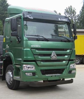 Haowo  ZZ4257M3247D1Z Container semi-trailer tractor