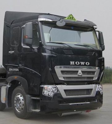 Haowo  ZZ4257V25CHD1W Dangerous goods tractor