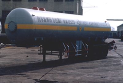 Lu Zheng  ZBR9340GYQ Semi trailer for liquefied gas transportation