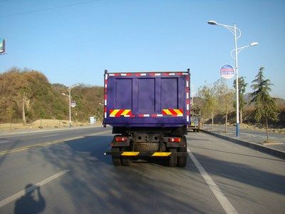 Yunwang  YWQ3250GF6 Dump truck